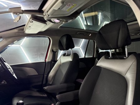 2015 Citroen C4 e-HDi 115 Airdream 6-spd man EXCLUSIVE €6,950 thumbnail