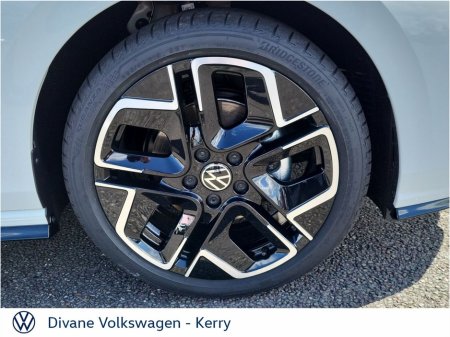 2026 Volkswagen Golf R-LINE SUNROOF 1.5TSI 150BHP €43,700 thumbnail