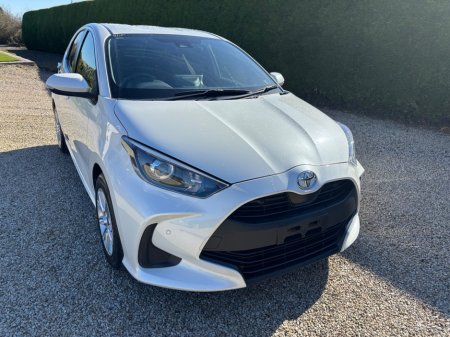 2022 Toyota Yaris - thumbnail 3