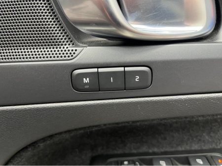 2022 Volvo XC40 - thumbnail 14