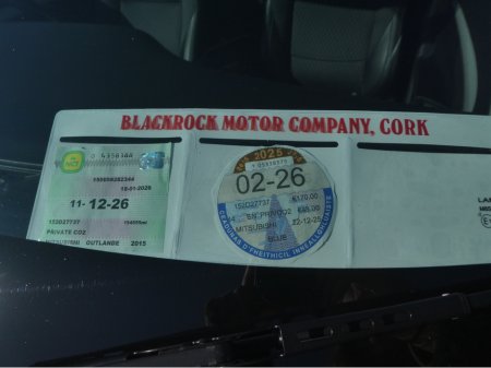 2015 Mitsubishi Outlander - thumbnail 3