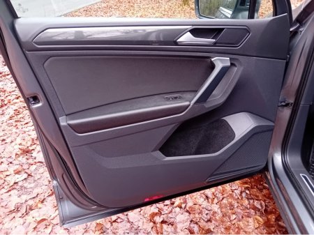 2020 Volkswagen Tiguan R-LINE 2.0 TDI  6 SPEED  150HP  SUV @ REDDY2DRIVE LTD €28,500 thumbnail