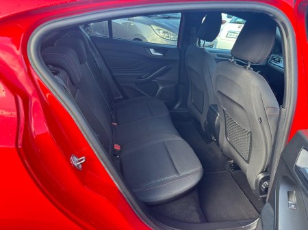 2019 Ford Focus - thumbnail 2