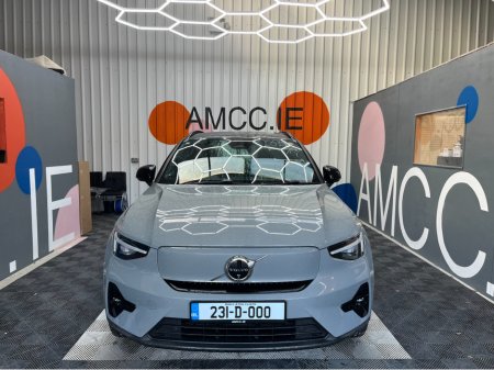 2023 Volvo XC40 - thumbnail 5