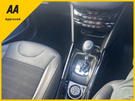 2019 Peugeot 2008 2019 PEUGEOT 2008 1.2 PETROL AUTO PAN ROOF €13,950 thumbnail