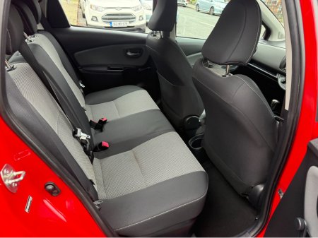 2015 Toyota Yaris - thumbnail 11