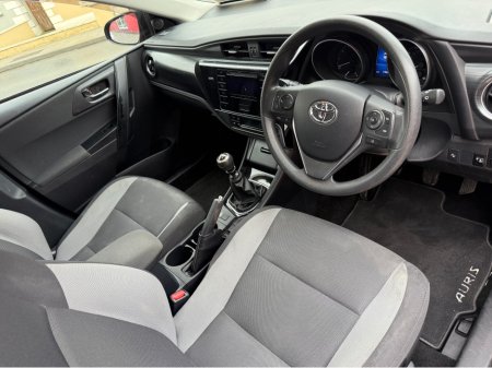 2017 Toyota Auris 1.33 VVT-I ACTIVE TSS 5DR S/S 100BHP €13,950 thumbnail