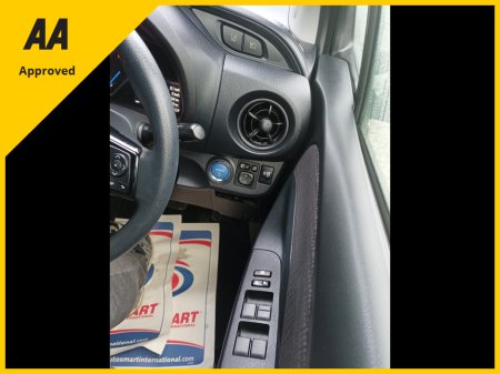 2017 Toyota Yaris 1.5 PETROL HYBRID ONLY 22,776kms COMPREHENSIVE SERVICE HISTORY (9 STAMPS) FACTORY IMMOBILISER PUSH BUTTON START MUTLIFUNCTION STEERING WHEEL AUTO HEADLIGHTS REVERSE CAMERA ANDROID AUTO & APPLE CARPLAY €14,950 thumbnail