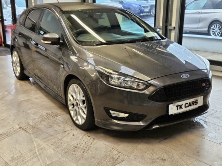 2017 Ford Focus - thumbnail 1