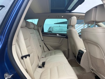 2018 Volkswagen Touareg - thumbnail 19