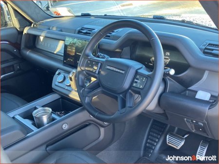 2025 Land Rover Defender - thumbnail 17