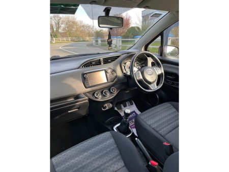 2016 Toyota Yaris - thumbnail 9