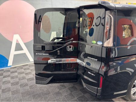 2021 Honda Stepwagon - thumbnail 3