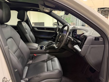 2025 Porsche Cayenne 3.0 V6 E-HYBRID=LOW MILES//HUGE SPEC//AS NEW=2 YEAR WARRANTY=TAILORED FINANCE PACKAGES AVAILABLE=TRADE IN'S WELCOME €114,995 thumbnail