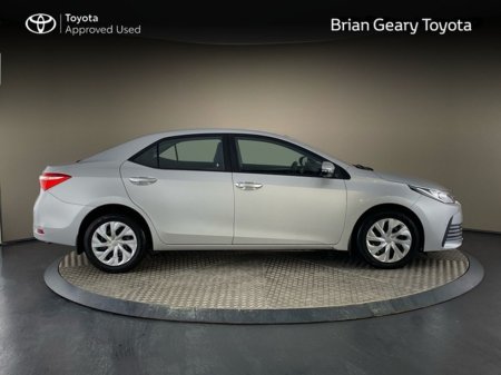 2018 Toyota Corolla - thumbnail 3