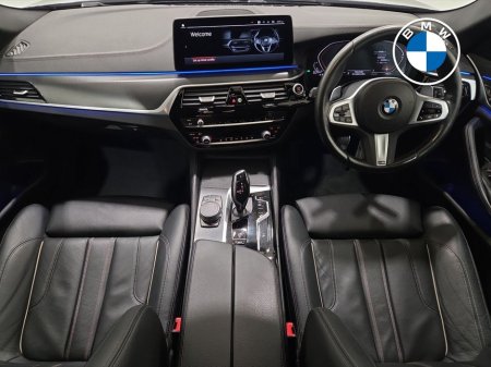 2023 BMW 5 Series - view 4