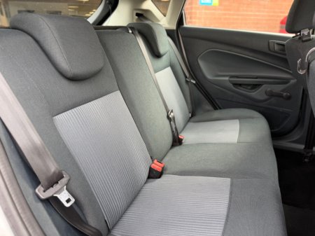 2011 Ford Fiesta - thumbnail 12