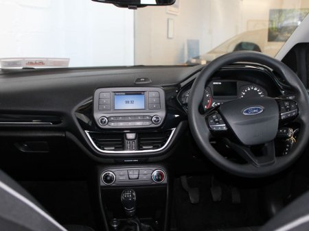 2019 Ford Fiesta 1.10 70PS 5SPD 5DR 4DR €14,999 thumbnail