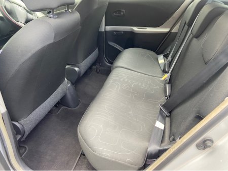 2011 Toyota Yaris - photo 4