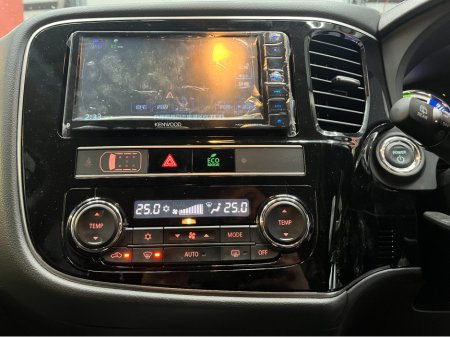 2019 Mitsubishi Outlander €23450! 2019 MITSUBISHI OUTLANDER PHEV G 2.4 AUTOMATIC / ELECTRIC HEATED SEATS / CRUISE CONTROL €23,450 thumbnail