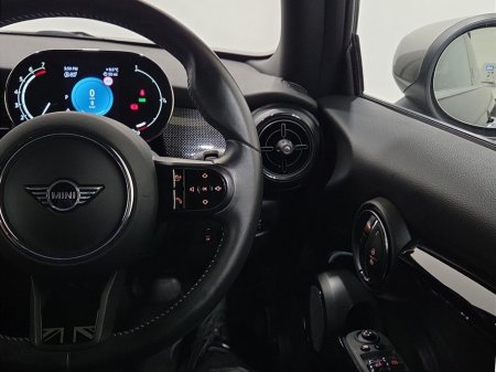 2023 MINI Hatch 3-Door Cooper Exclusive €30,950 thumbnail