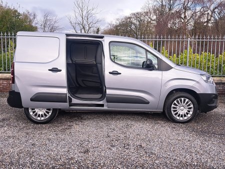 2022 Toyota Proace City Icon Model L1 1.5 Diesel SWB with 3 seats in front and double sliding doors. thumbnail