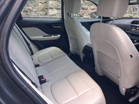 2017 Jaguar F-Pace 2.0 i4 D 180PS Prestige RWD €12,750 thumbnail