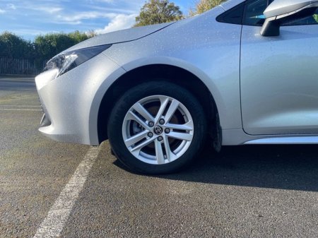 2022 Toyota Corolla COROLLA HYBRID LUNA H/B €25,950 thumbnail