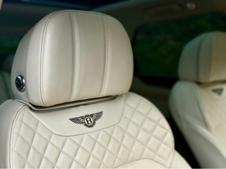 2016 Bentley Bentayga W12 600BHP AWD 5DR A €118,950 thumbnail