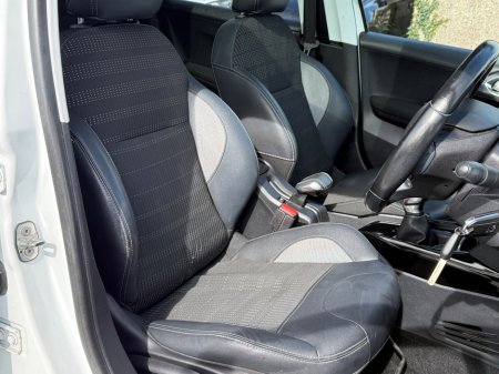 2016 Peugeot 2008 - thumbnail 19