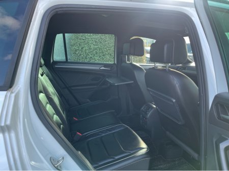 2018 Volkswagen Tiguan R-LINE 4 MOTION AUTOMATIC 2.0 DIESEL //HIGH SPEC//FULL LEATHER HEATED FRONT AND REAR SEATS//360 PARKING CAMERAS//ADAPTIVE CRUISE CONTROL// €27,950 thumbnail