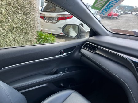 2019 Toyota Camry - thumbnail 15