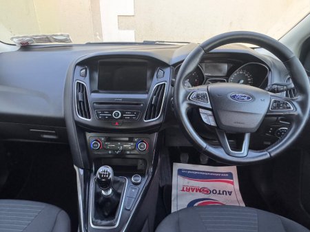 2017 Ford Focus - thumbnail 8