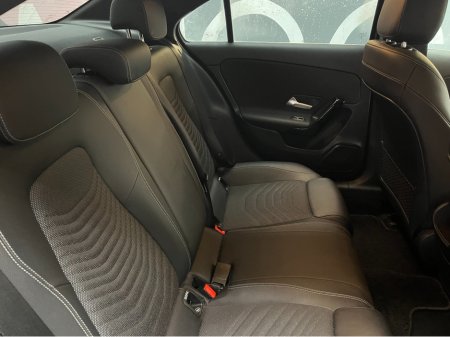 2021 Mercedes-Benz A Class 2021 MERCEDES-BENZ A180 SEDAN 1.4 AUTOMATIC / CRUISE CONTROL / REVERSE CAMERA / PADDLE SHIFTERS thumbnail