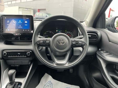 2025 Toyota Yaris Yaris Hybrid 115 Luna €27,450 thumbnail