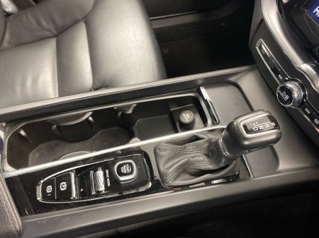 2020 Volvo XC60 - thumbnail 16