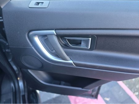 2017 Land Rover Discovery Sport 2.0 TD4 SE TEC TECH 180PS 7SEATS AUTO €14,950 thumbnail