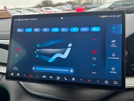 2025 BYD Seal U DM-i Comfort 26.6kWh *125km EV Range* €42,995 thumbnail