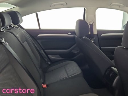 2017 Volkswagen Passat - thumbnail 10