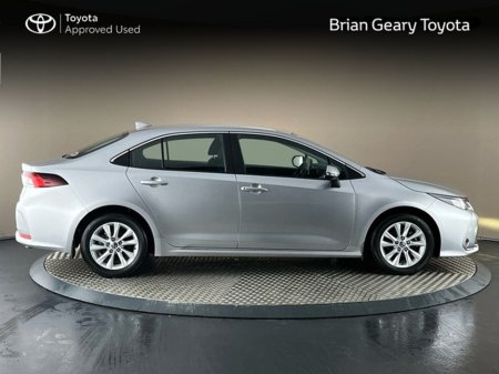 2024 Toyota Corolla LUNA SALOON AUTO Hybrid €29,950 thumbnail