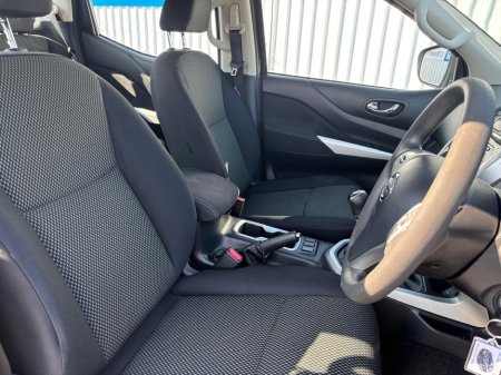 2021 Nissan Navara - thumbnail 4