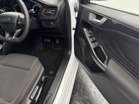 2025 Ford Focus 1.5D ST-LINE X AUTO *JUST IN* €75 P/W ON PCP €35,995 thumbnail
