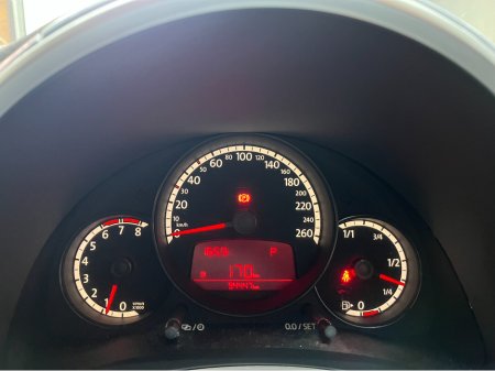 2013 Volkswagen Beetle - thumbnail 16