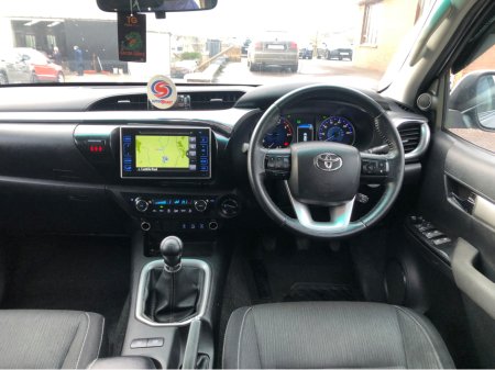 2016 Toyota Hilux INVINCIBLE D-4D 4WD €21,200