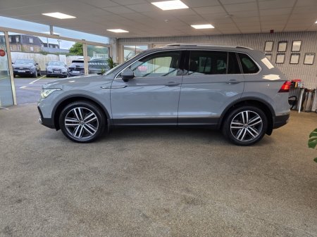 2021 Volkswagen Tiguan ELEGANCE 2.0 TDI MANUAL 6SPEED FWD 150HP 5 5DR €33,950 thumbnail