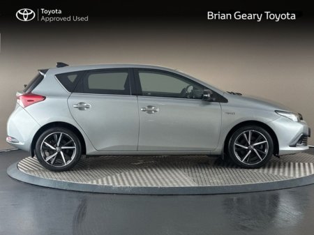 2018 Toyota Auris HYBRID LUNA SPORT €18,450 thumbnail