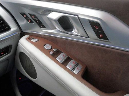 2025 BMW XM 50e €129,900 thumbnail