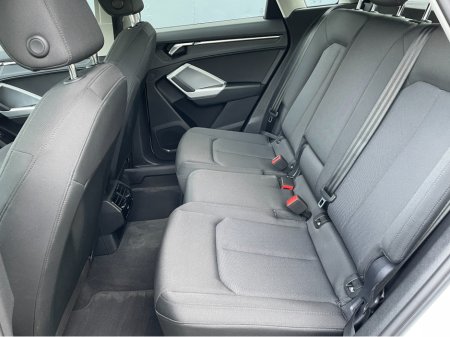 2024 Audi Q3 35 TDI 150HP S-TRONIC SE AUTO €41,995 thumbnail