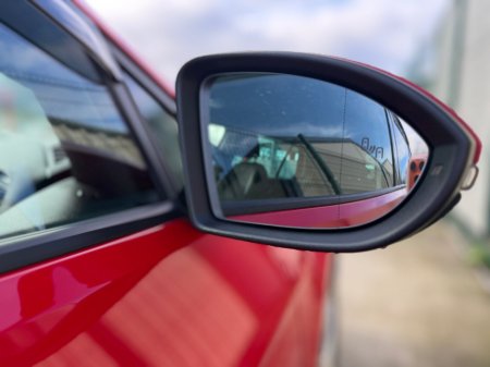 2016 Volkswagen Golf 1.4 TSI 5DR 150HP ACT Highline €13,950 thumbnail