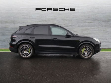 2023 Porsche Cayenne E-Hybrid Platinum Edition €77,000